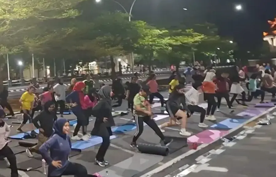 Suasana latihan malam di sekitar Stadion Manahan Solo